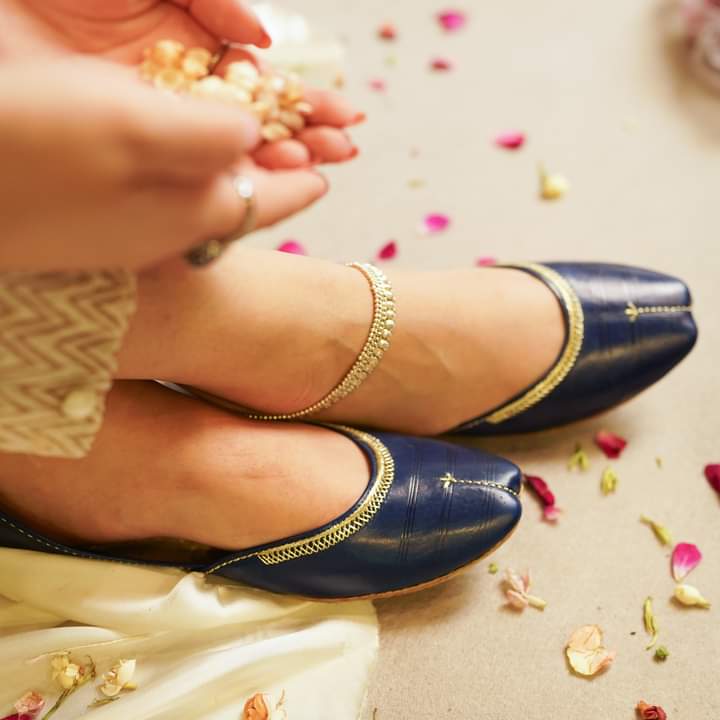 Single Chain Ladies Pure Leather Khussa