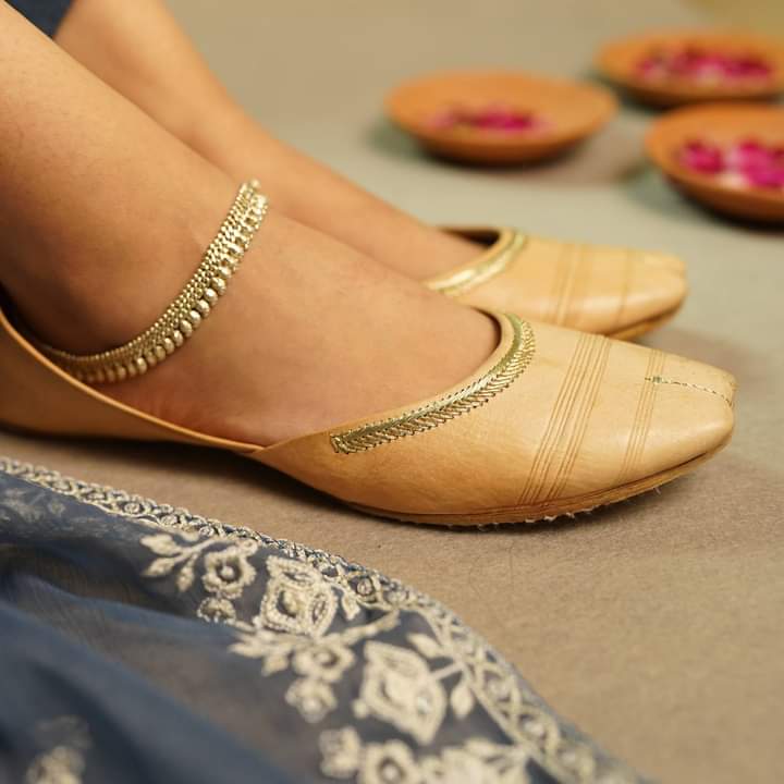 Single Chain Ladies Pure Leather Khussa