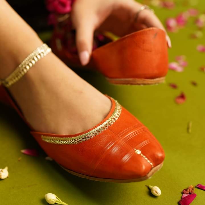 Single Chain Ladies Pure Leather Khussa