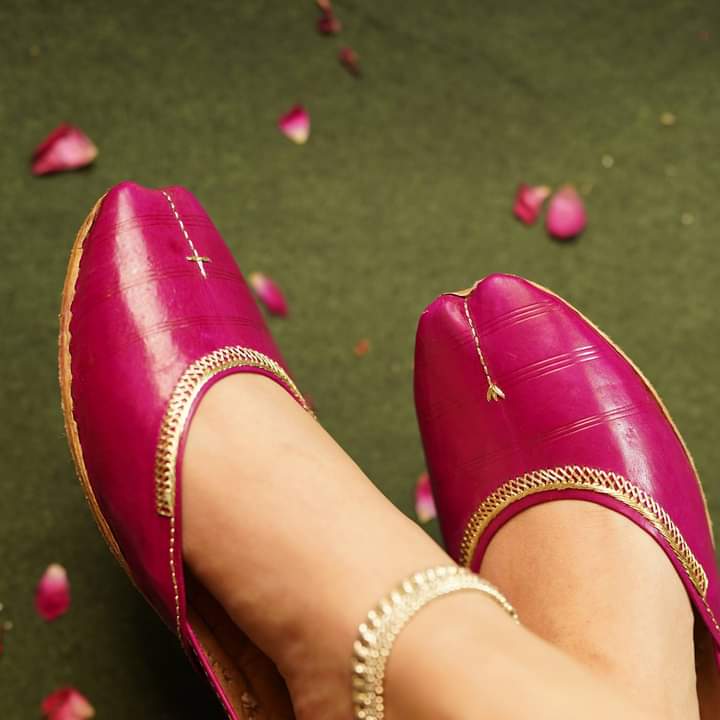 Single Chain Ladies Pure Leather Khussa