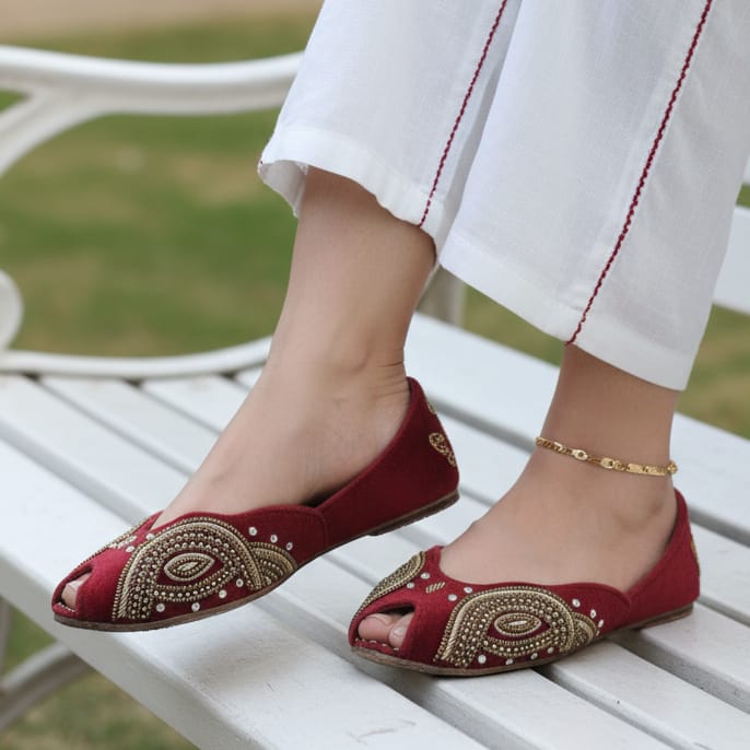 Elegant Front-Open Ladies Khussa