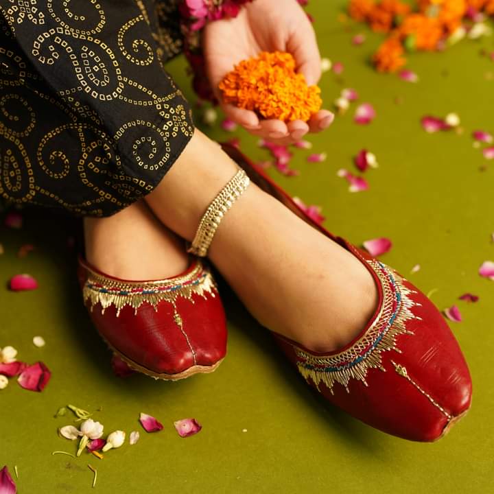 Pure Leather Double Line Necklace Embroidery Khussa