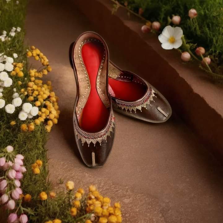 Pure Leather Double Line Necklace Embroidery Khussa