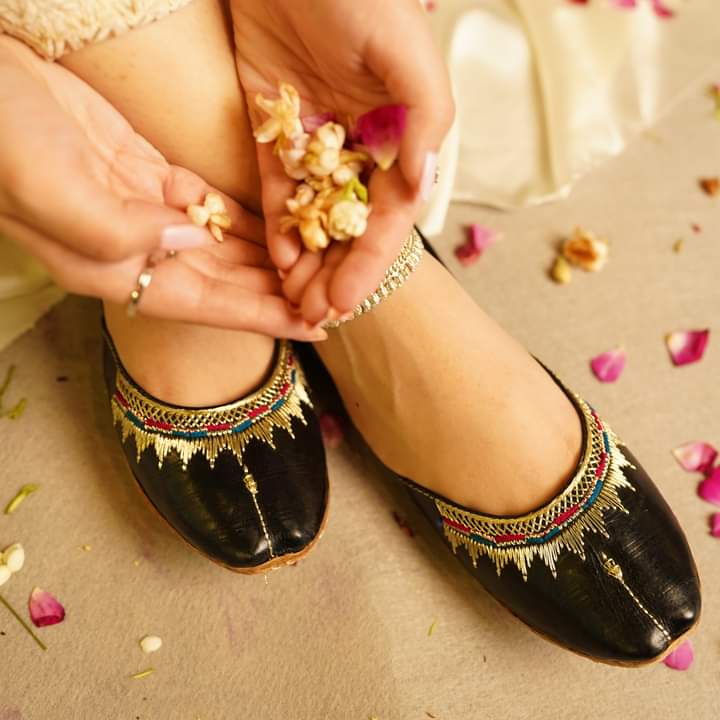 Pure Leather Double Line Necklace Embroidery Khussa